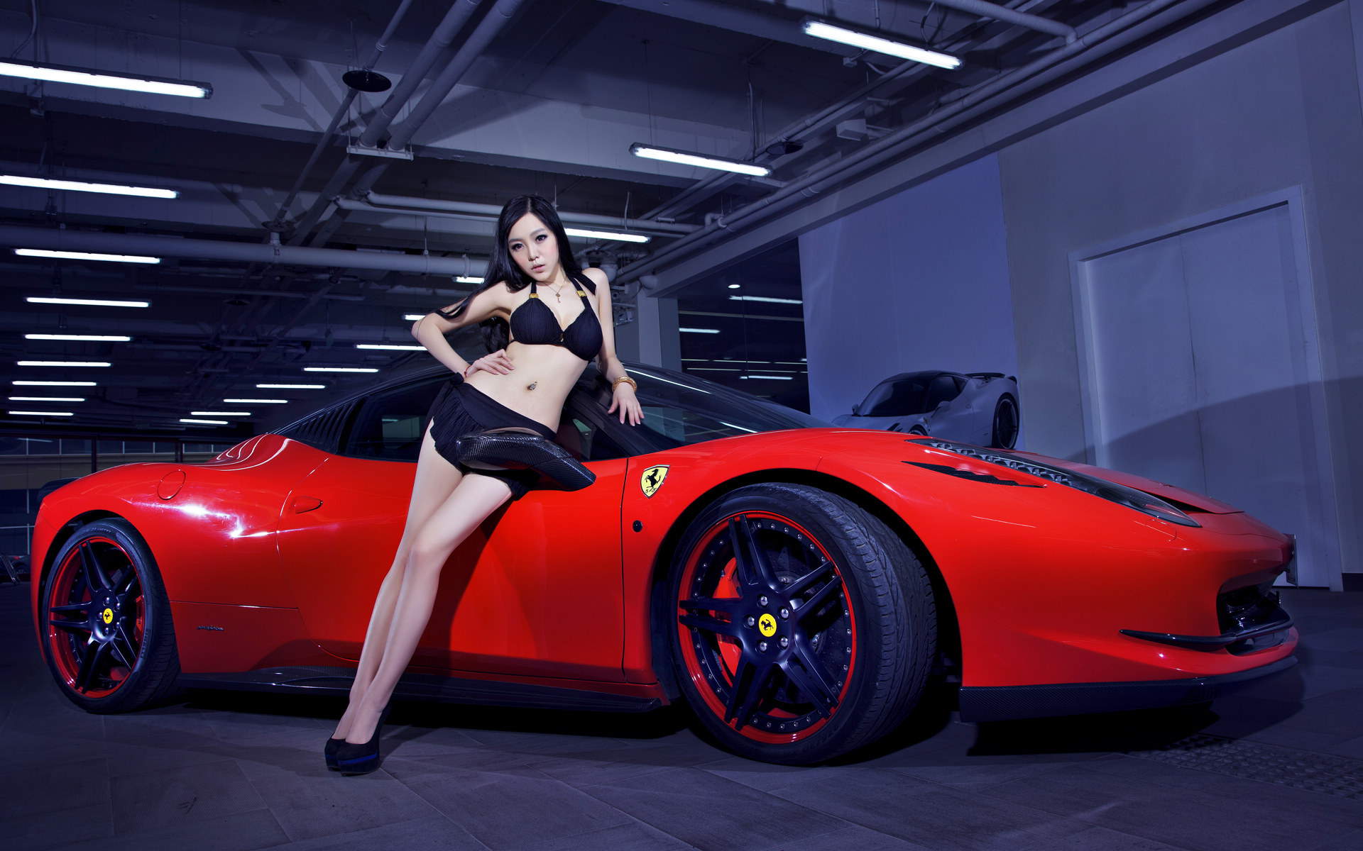 法拉利性感美女车模壁纸高清图片